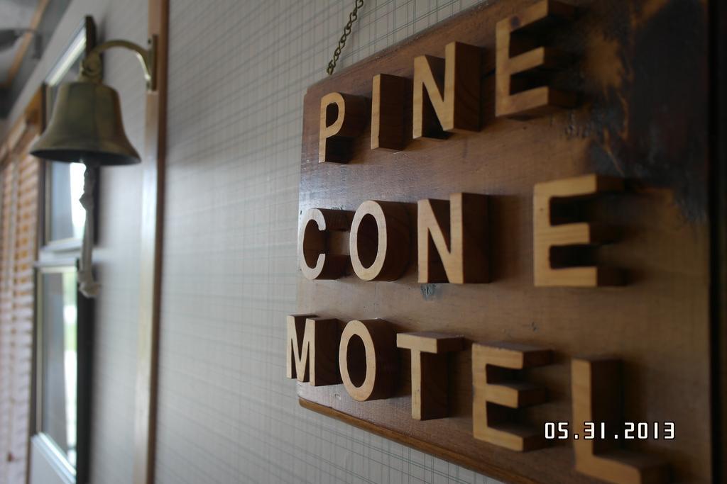 Pinecone Motel Sussex Exterior photo